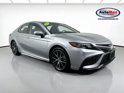 Used 2023 Toyota Camry SE w/ Cold Weather Package FWD image 1