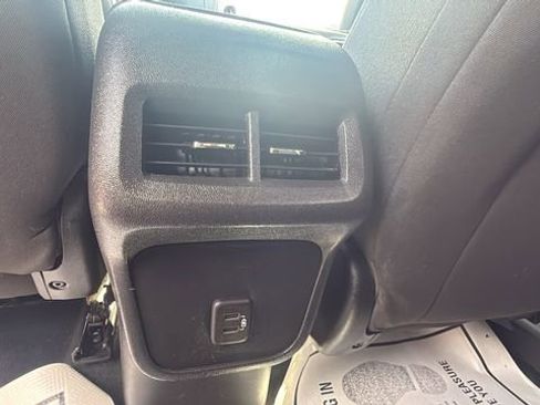 Used 2023 Chevrolet Equinox LT image 25