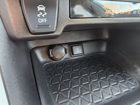 Used 2021 Toyota RAV4 XLE Premium AWD/4WD image 24