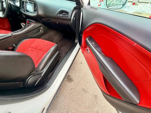 Used 2017 Dodge Challenger GT w/ Technology Group image 9