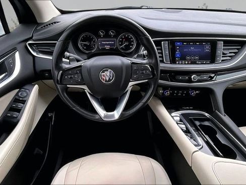 Used 2023 Buick Enclave Essence image 5