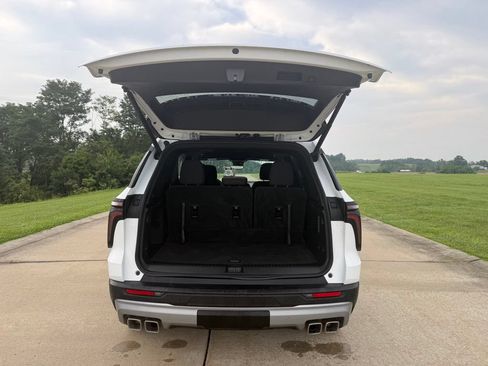 Used 2026 Chevrolet Traverse LT w/ Driver Confidence Package FWD image 6