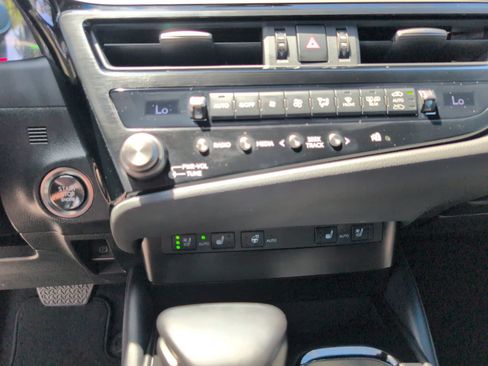 Certified 2025 Lexus ES 350 w/ Premium Package FWD image 14