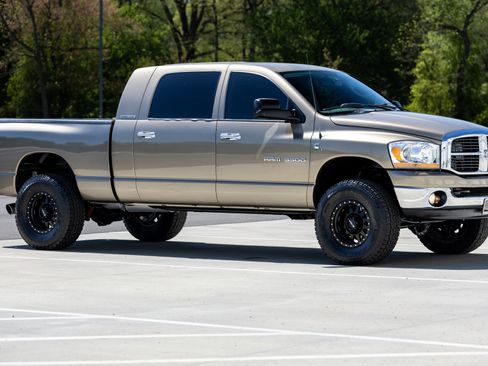 Used 2006 Dodge Ram 3500 Truck SLT w/ Light Group image 13