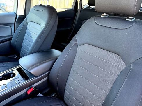 Certified 2021 Ford Edge SE image 10