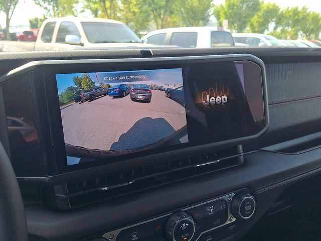 Used 2025 Jeep Wrangler Unlimited Rubicon AWD/4WD image 17