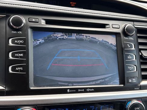 Used 2016 Toyota Highlander XLE FWD image 13