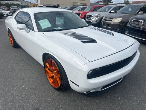 Used 2018 Dodge Challenger SXT Plus image 7