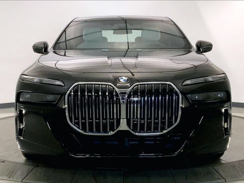 Certified 2023 BMW 760i xDrive w/ Executive Package AWD/4WD image 2