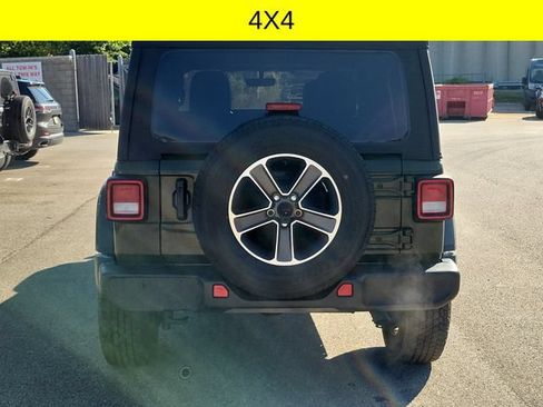 Used 2023 Jeep Wrangler Unlimited Sahara AWD/4WD image 5