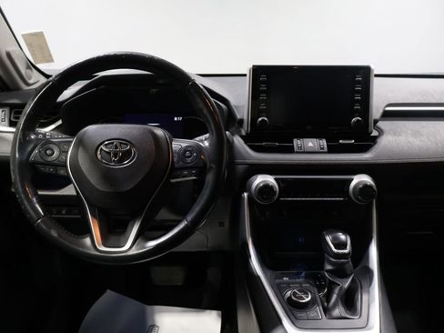 Used 2019 Toyota RAV4 Limited image 16