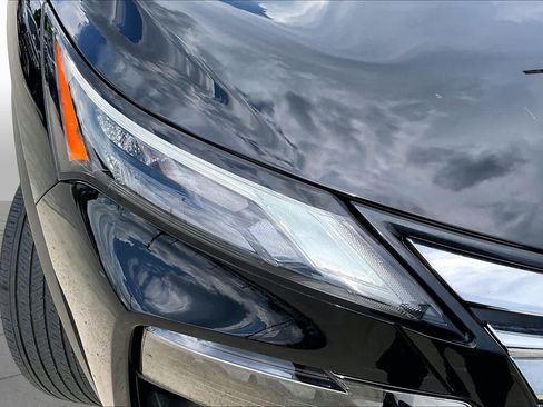 Used 2024 Nissan Rogue SV FWD image 24