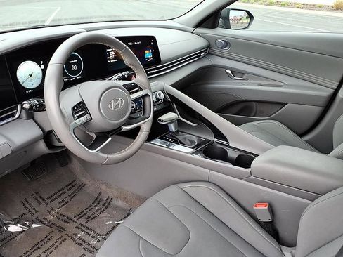 Used 2025 Hyundai Elantra SEL image 13