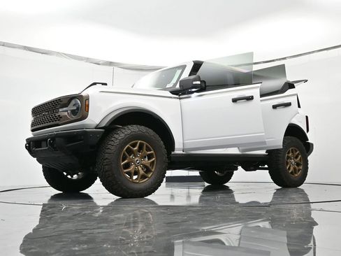 New 2025 Ford Bronco Badlands image 51