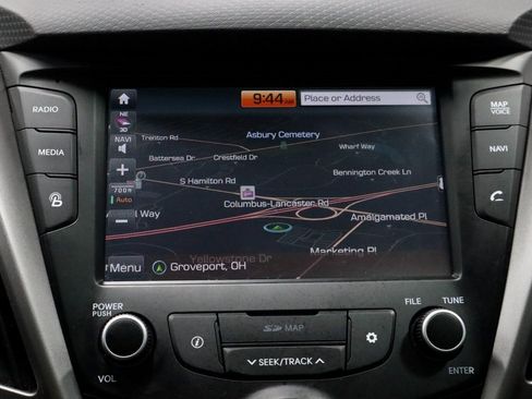 Used 2017 Hyundai Veloster Value Edition image 4