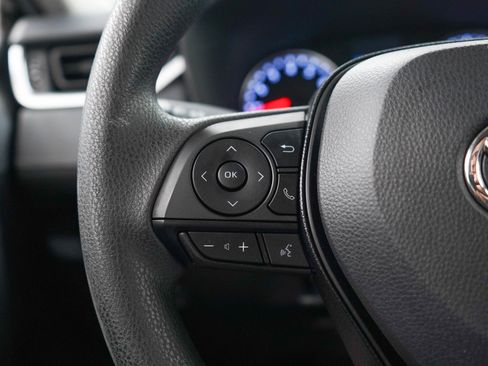 Used 2019 Toyota RAV4 LE AWD/4WD image 24