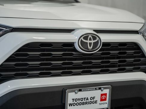 Used 2021 Toyota RAV4 XLE w/ Convenience Package FWD image 10