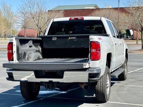 Used 2019 Chevrolet Silverado 2500 LT w/ LT Convenience Package image 18