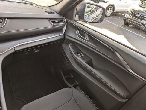 Certified 2025 Jeep Grand Cherokee Laredo image 13