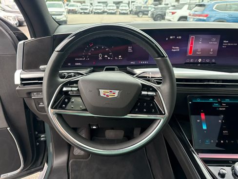 Used 2025 Cadillac Escalade ESV Sport w/ Touring Package AWD/4WD image 15