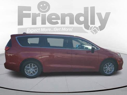 New 2026 Chrysler Pacifica Select image 6