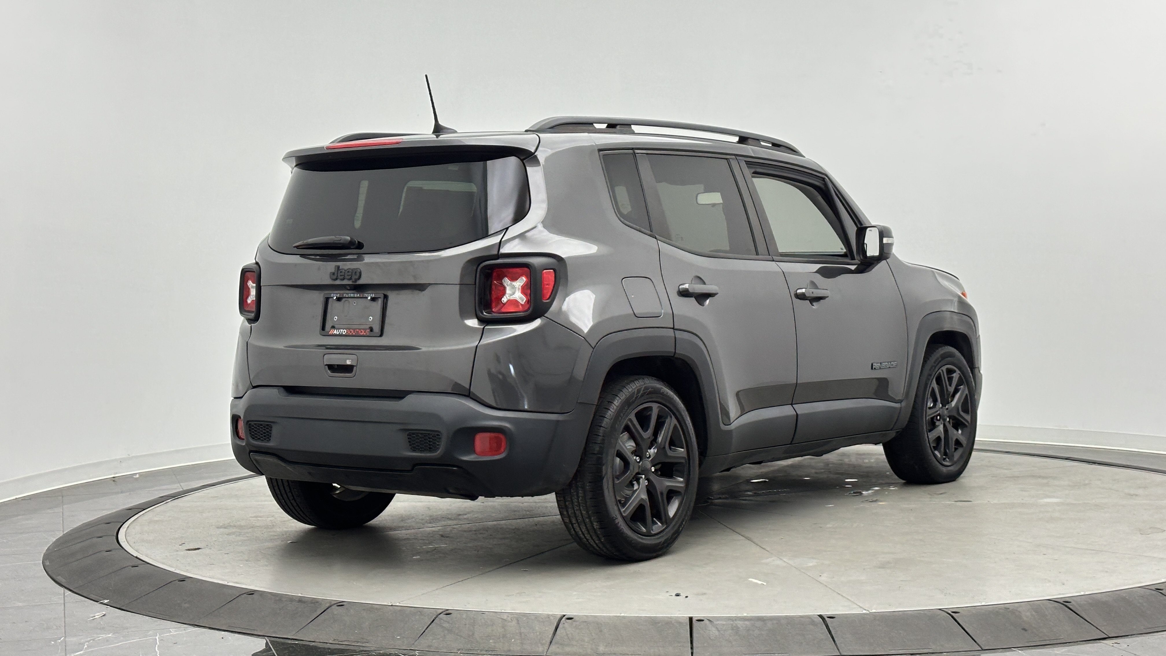 Used 2018 Jeep Renegade Altitude FWD image 7