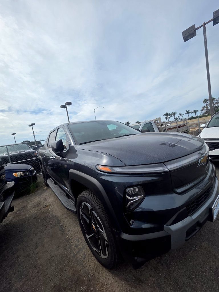 Used 2026 Chevrolet Silverado EV LT AWD/4WD image 2