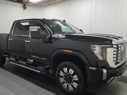 Used 2024 GMC Sierra 2500 Denali w/ Technology Package AWD/4WD image 1
