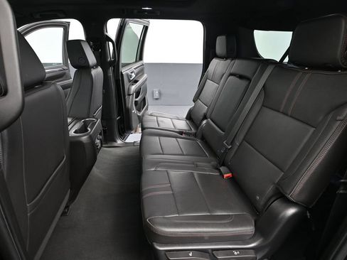 Used 2023 Chevrolet Suburban RST AWD/4WD image 33