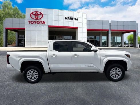 Certified 2024 Toyota Tacoma SR5 AWD/4WD image 29