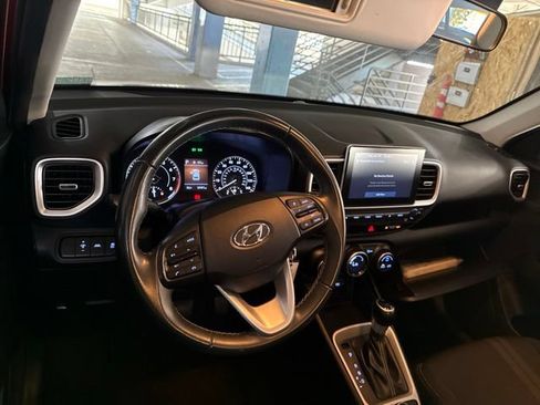 Used 2022 Hyundai Venue SEL w/ Cargo Package FWD image 7