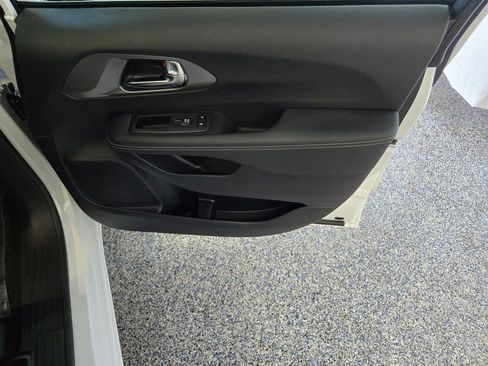New 2025 Chrysler Pacifica Select FWD image 25