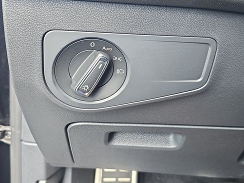 Certified 2023 Volkswagen Tiguan SE R-Line FWD image 27