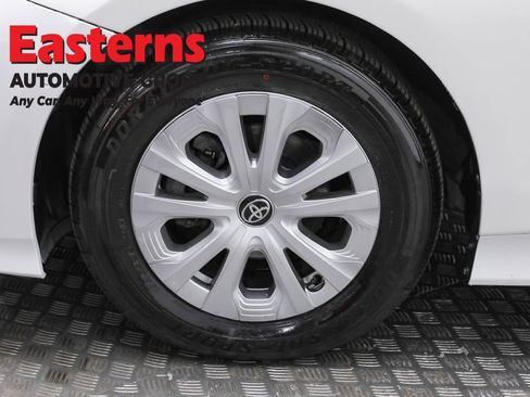 Used 2022 Toyota Prius LE image 30