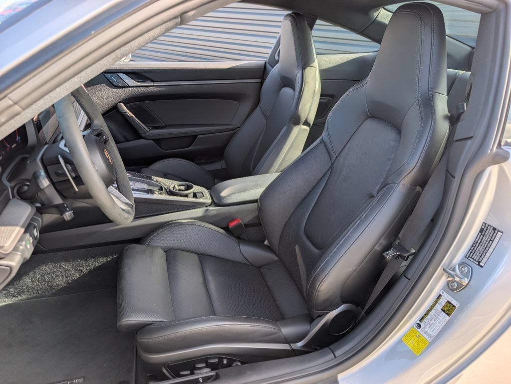 Used 2025 Porsche 911 Carrera S RWD image 5