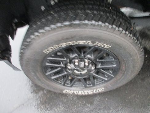 Used 2022 Ford F250 Lariat w/ Black Appearance Package image 14