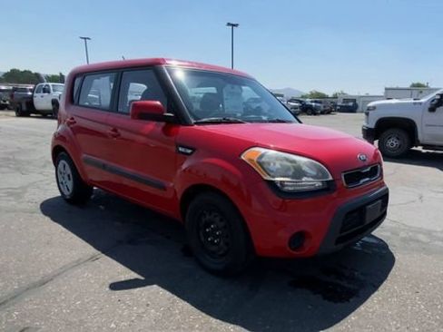 Used 2013 Kia Soul FWD image 2