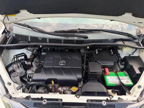 Used 2015 Toyota Sienna XLE Premium AWD/4WD image 40