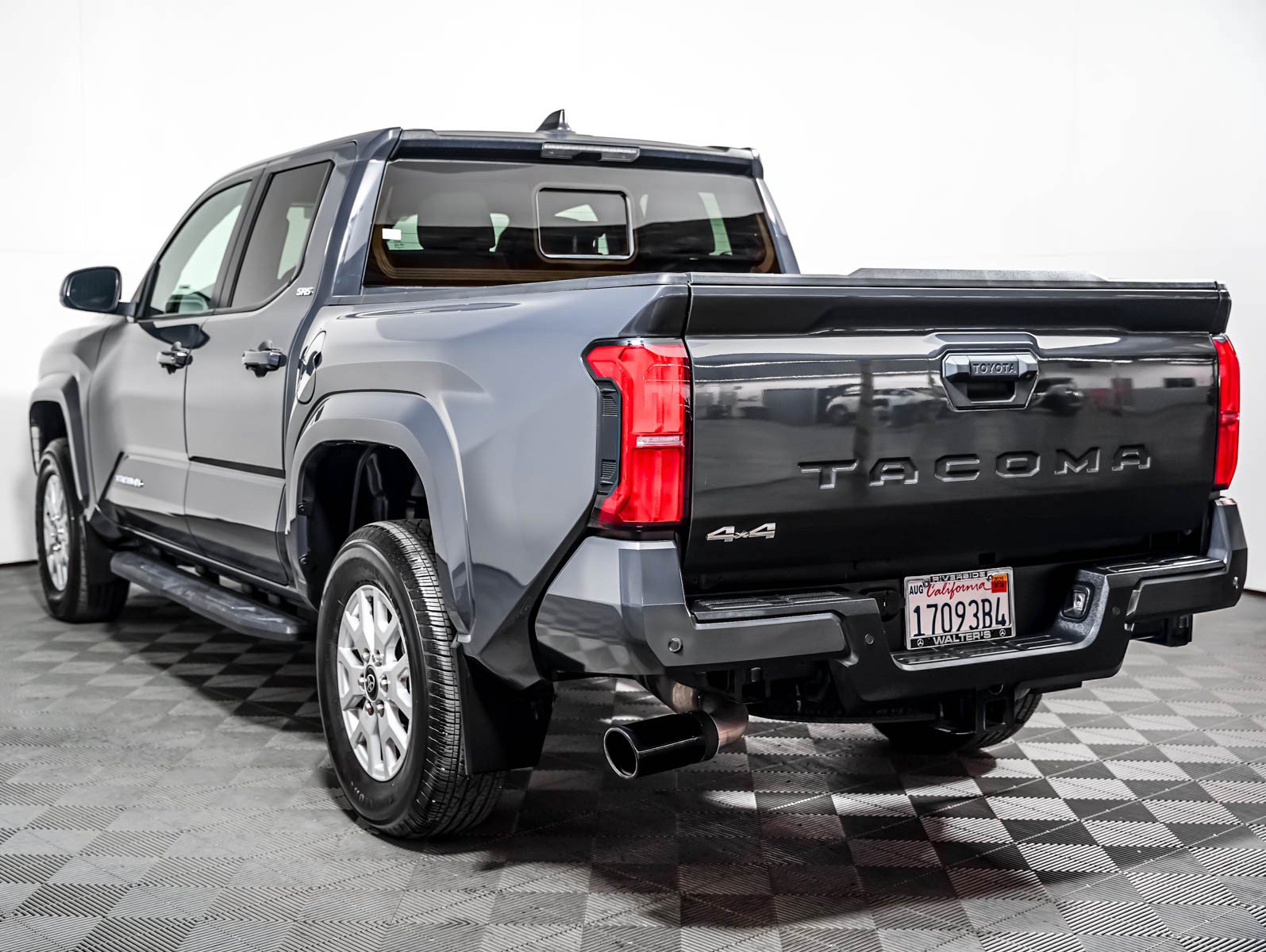 Used 2024 Toyota Tacoma SR5 AWD/4WD image 2