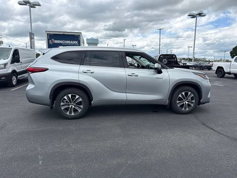 Used 2020 Toyota Highlander XLE AWD/4WD image 6
