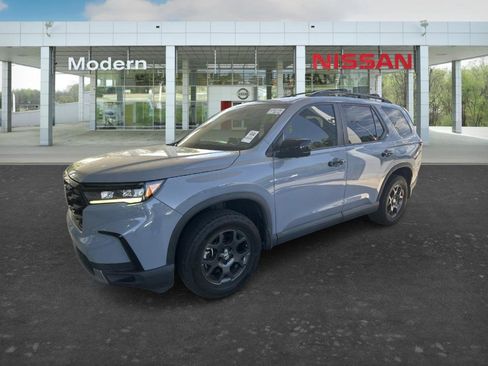 Used 2024 Honda Pilot TrailSport image 1