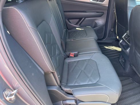 Used 2025 Volkswagen Atlas Cross Sport SE FWD image 18