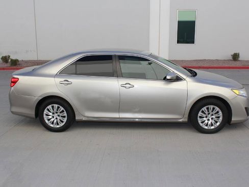 Used 2014 Toyota Camry LE FWD image 4