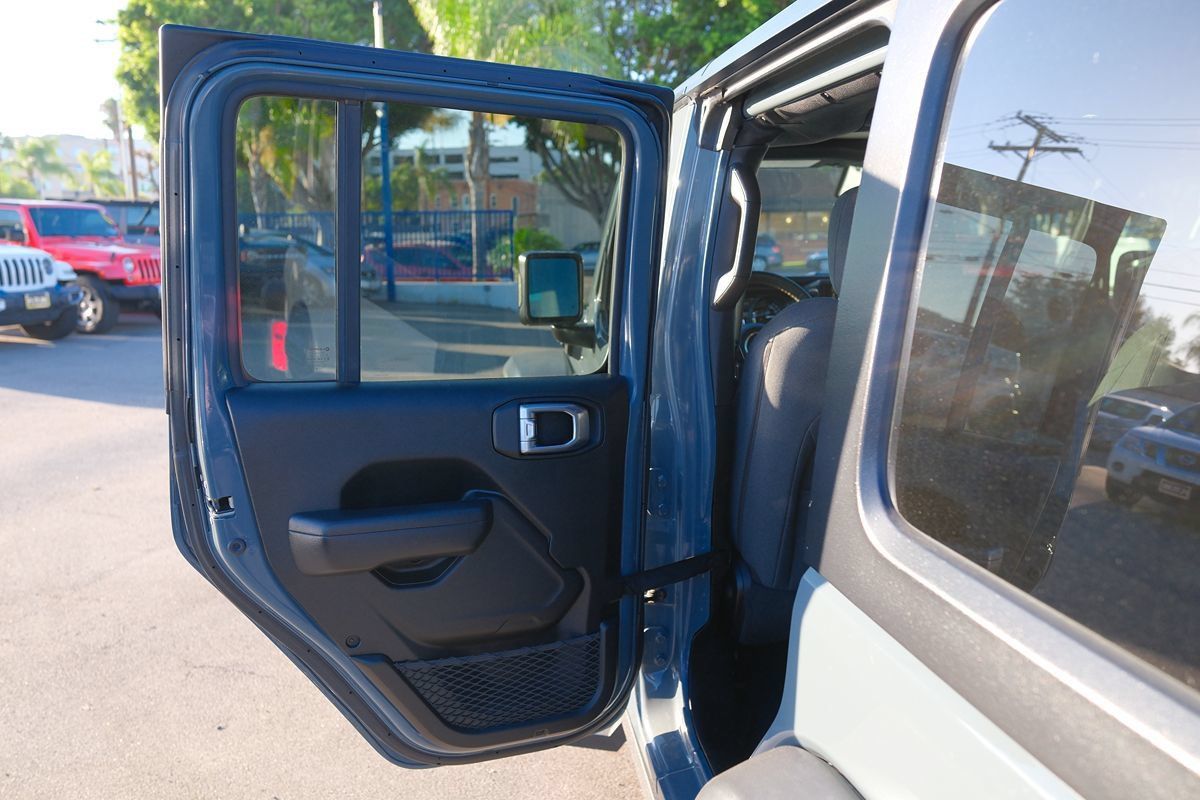 Used 2024 Jeep Wrangler Unlimited w/ Technology Group AWD/4WD image 36
