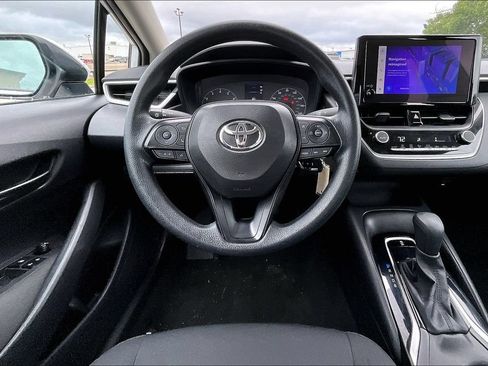 Used 2025 Toyota Corolla LE FWD image 5