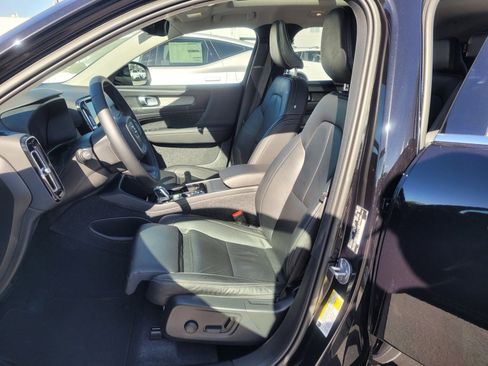 Certified 2023 Volvo XC40 B5 Plus w/ Protection Package Premier image 27