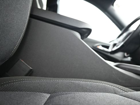 Used 2025 Chevrolet Trax RS w/ Sunroof Package FWD image 27