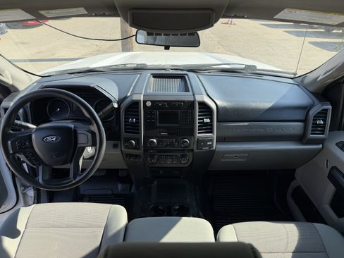 Used 2017 Ford F250 XL w/ Power Equipment Group AWD/4WD image 9