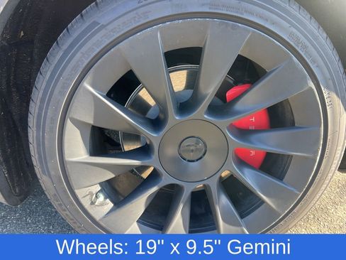 Used 2021 Tesla Model Y Long Range image 9