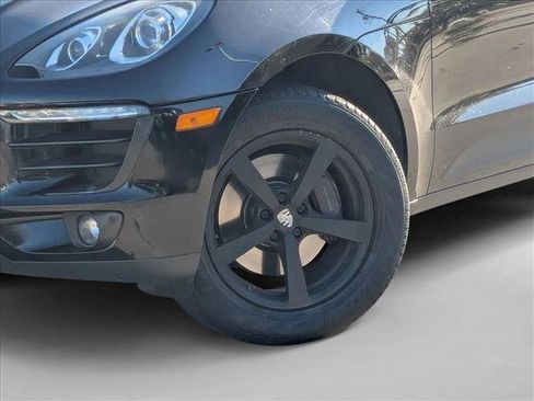 Used 2018 Porsche Macan image 21
